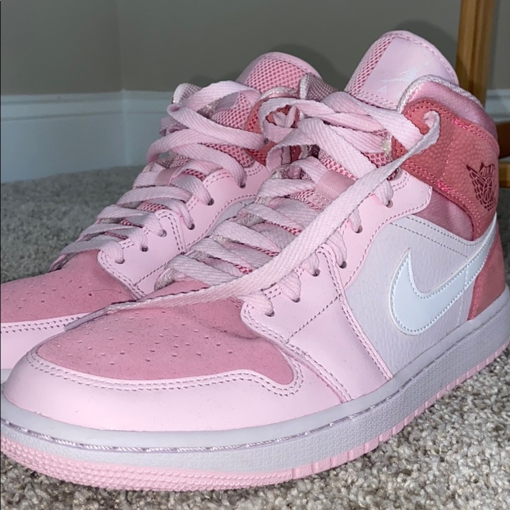 Pink Jordan 1